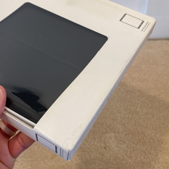 OUTERBOX IPad Series Symmetry 360 Cover - 8th generation - Picture 12 of 12